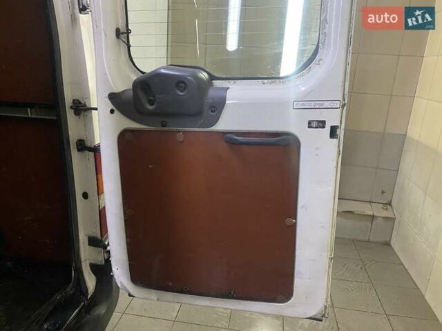 Белый Форд Транзит, объемом двигателя 2 л и пробегом 270 тыс. км за 5555 $, фото 24 на Automoto.ua