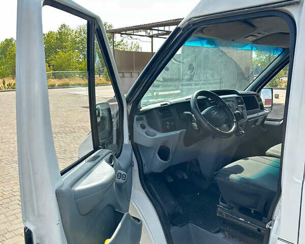 Білий Форд Транзит, об'ємом двигуна 2.2 л та пробігом 153 тис. км за 5300 $, фото 6 на Automoto.ua