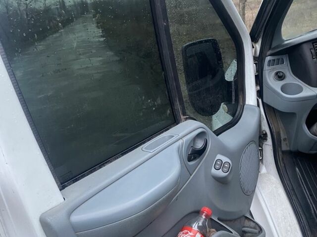 Білий Форд Транзит, об'ємом двигуна 2.4 л та пробігом 376 тис. км за 4300 $, фото 12 на Automoto.ua