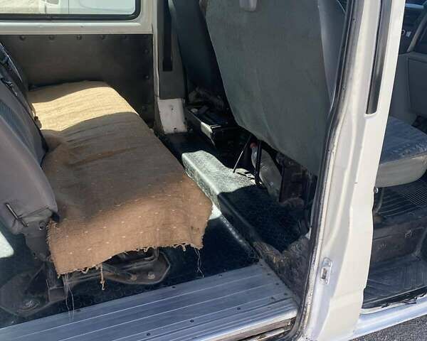 Білий Форд Транзит, об'ємом двигуна 2.2 л та пробігом 250 тис. км за 4500 $, фото 19 на Automoto.ua
