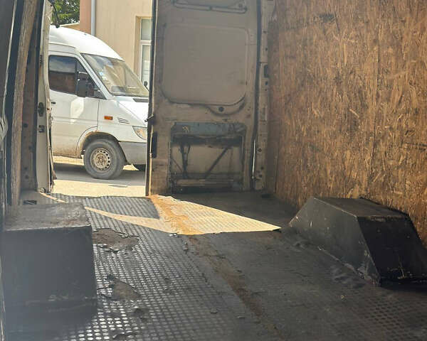 Білий Форд Транзит, об'ємом двигуна 2.4 л та пробігом 750 тис. км за 5500 $, фото 12 на Automoto.ua