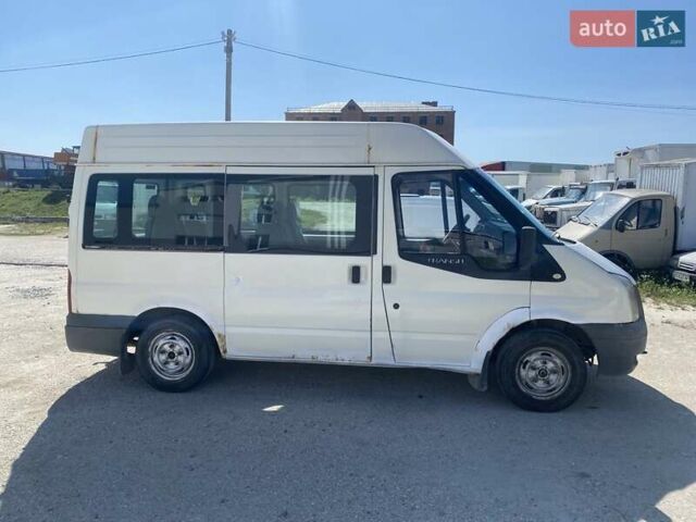 Білий Форд Транзит, об'ємом двигуна 2.2 л та пробігом 250 тис. км за 4500 $, фото 3 на Automoto.ua