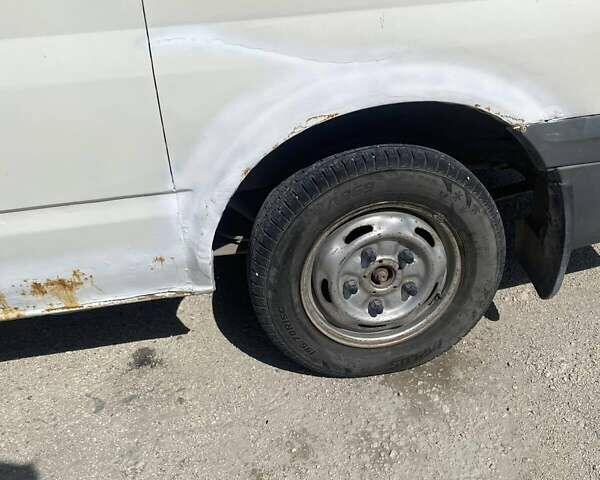 Білий Форд Транзит, об'ємом двигуна 2.2 л та пробігом 250 тис. км за 3900 $, фото 7 на Automoto.ua