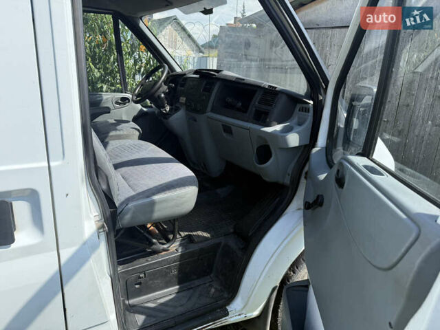 Форд Транзит 2007 в Ратно на Automoto.ua Белый Форд Транзит, объемом двигателя 2.5 л и пробегом 187 тыс. км за 9800 $, фото 2 на Automoto.ua