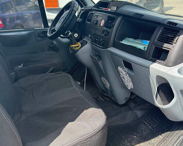 Білий Форд Транзит, об'ємом двигуна 2.4 л та пробігом 750 тис. км за 5500 $, фото 18 на Automoto.ua