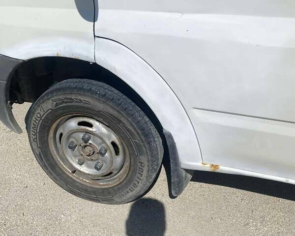 Білий Форд Транзит, об'ємом двигуна 2.2 л та пробігом 250 тис. км за 4500 $, фото 8 на Automoto.ua