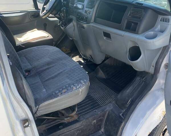 Білий Форд Транзит, об'ємом двигуна 2.2 л та пробігом 250 тис. км за 3900 $, фото 13 на Automoto.ua