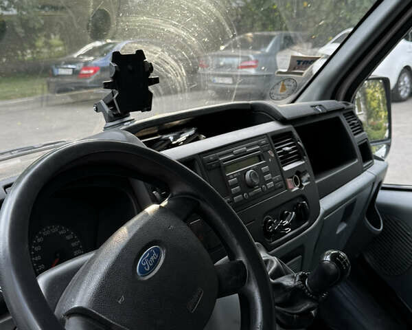 Білий Форд Транзит, об'ємом двигуна 2.2 л та пробігом 300 тис. км за 6000 $, фото 6 на Automoto.ua