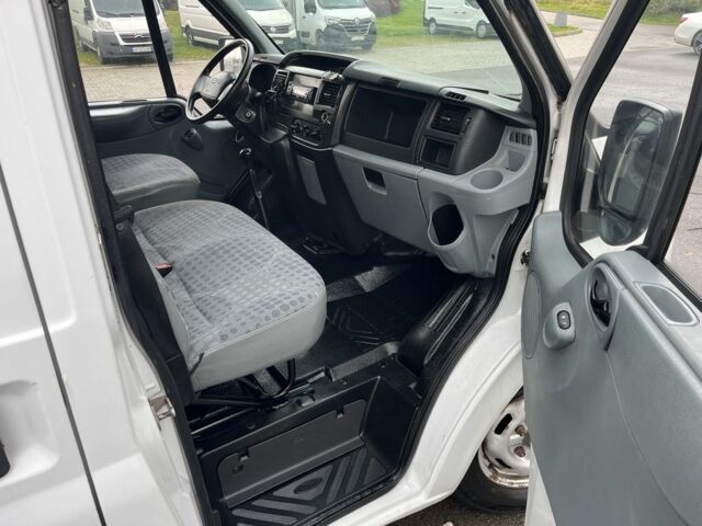 Белый Форд Транзит, объемом двигателя 2.2 л и пробегом 249 тыс. км за 3738 $, фото 6 на Automoto.ua