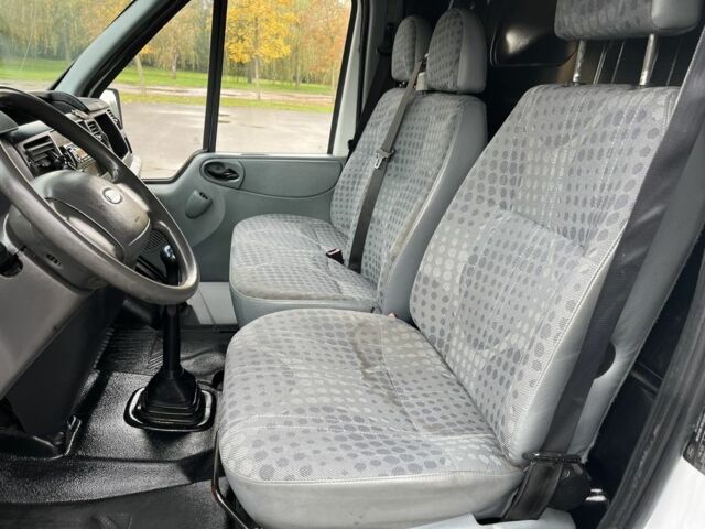 Белый Форд Транзит, объемом двигателя 2.2 л и пробегом 249 тыс. км за 3738 $, фото 2 на Automoto.ua