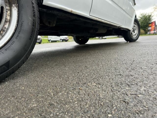 Белый Форд Транзит, объемом двигателя 2.2 л и пробегом 249 тыс. км за 3738 $, фото 7 на Automoto.ua