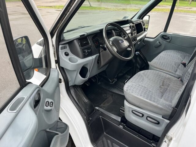 Белый Форд Транзит, объемом двигателя 2.2 л и пробегом 249 тыс. км за 3738 $, фото 1 на Automoto.ua