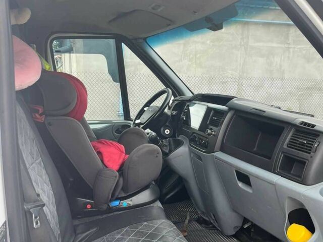 Білий Форд Транзит, об'ємом двигуна 2.2 л та пробігом 326 тис. км за 8300 $, фото 10 на Automoto.ua