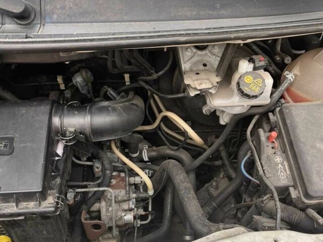 Білий Форд Транзит, об'ємом двигуна 2.2 л та пробігом 326 тис. км за 8300 $, фото 6 на Automoto.ua