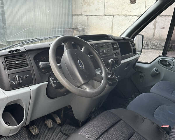 Белый Форд Транзит, объемом двигателя 2.2 л и пробегом 319 тыс. км за 9700 $, фото 7 на Automoto.ua