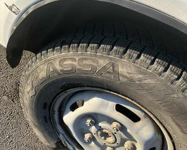 Белый Форд Транзит, объемом двигателя 2.2 л и пробегом 307 тыс. км за 8200 $, фото 26 на Automoto.ua