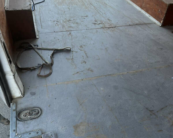 Белый Форд Транзит, объемом двигателя 2.2 л и пробегом 307 тыс. км за 8200 $, фото 16 на Automoto.ua