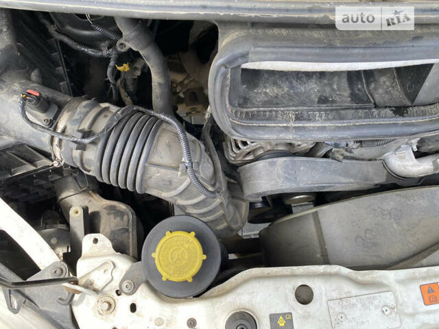 Белый Форд Транзит, объемом двигателя 2.2 л и пробегом 307 тыс. км за 8200 $, фото 7 на Automoto.ua