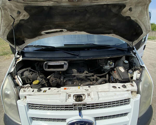 Білий Форд Транзит, об'ємом двигуна 2.2 л та пробігом 290 тис. км за 8900 $, фото 11 на Automoto.ua