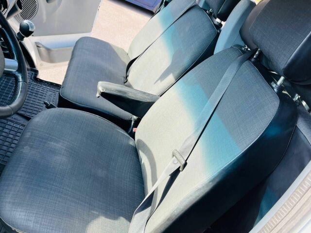 Белый Форд Транзит, объемом двигателя 2.2 л и пробегом 300 тыс. км за 9999 $, фото 16 на Automoto.ua