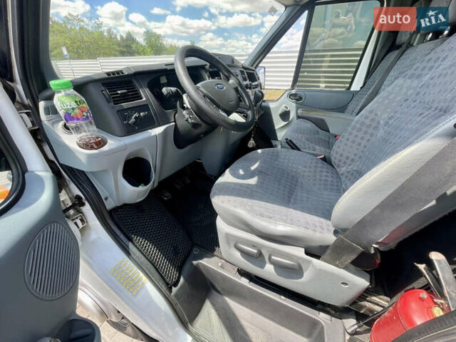 Білий Форд Транзит, об'ємом двигуна 2.2 л та пробігом 300 тис. км за 12000 $, фото 9 на Automoto.ua