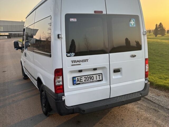 Белый Форд Транзит, объемом двигателя 2.2 л и пробегом 1000 тыс. км за 12000 $, фото 2 на Automoto.ua