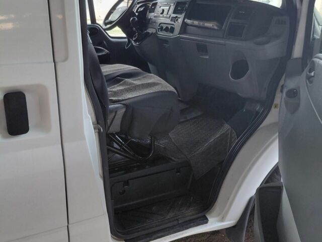 Белый Форд Транзит, объемом двигателя 2.2 л и пробегом 260 тыс. км за 11063 $, фото 3 на Automoto.ua