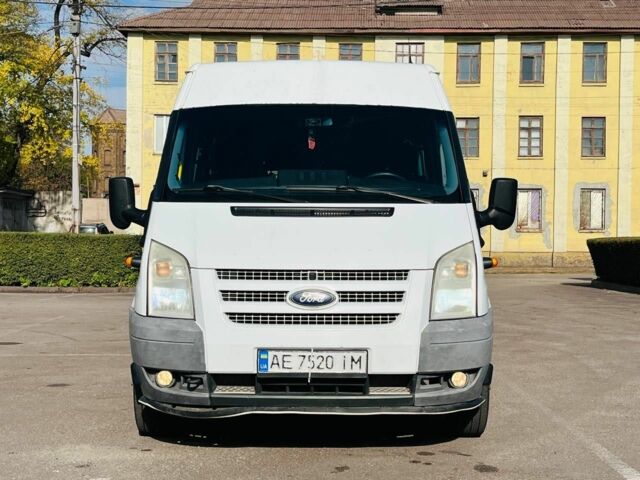 Белый Форд Транзит, объемом двигателя 2.2 л и пробегом 300 тыс. км за 9999 $, фото 2 на Automoto.ua
