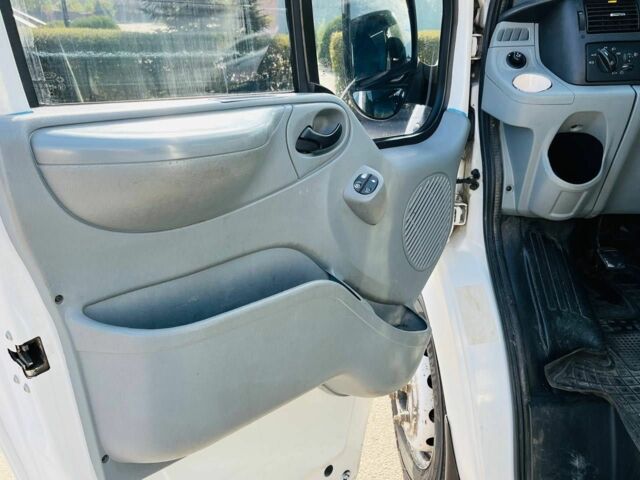 Белый Форд Транзит, объемом двигателя 2.2 л и пробегом 300 тыс. км за 9999 $, фото 17 на Automoto.ua