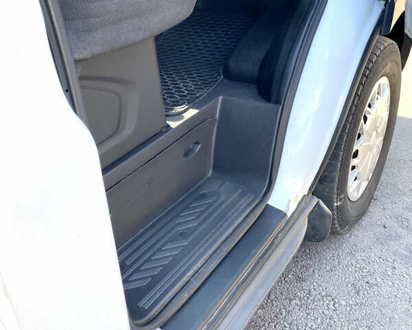 Белый Форд Транзит, объемом двигателя 2.2 л и пробегом 326 тыс. км за 12999 $, фото 7 на Automoto.ua