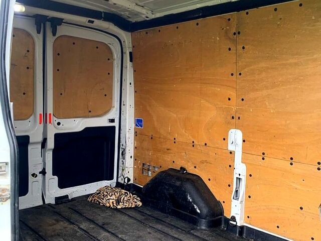 Білий Форд Транзит, об'ємом двигуна 2.2 л та пробігом 281 тис. км за 12500 $, фото 4 на Automoto.ua