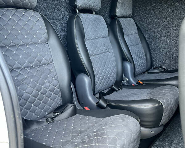 Белый Форд Транзит, объемом двигателя 2.2 л и пробегом 466 тыс. км за 12500 $, фото 41 на Automoto.ua