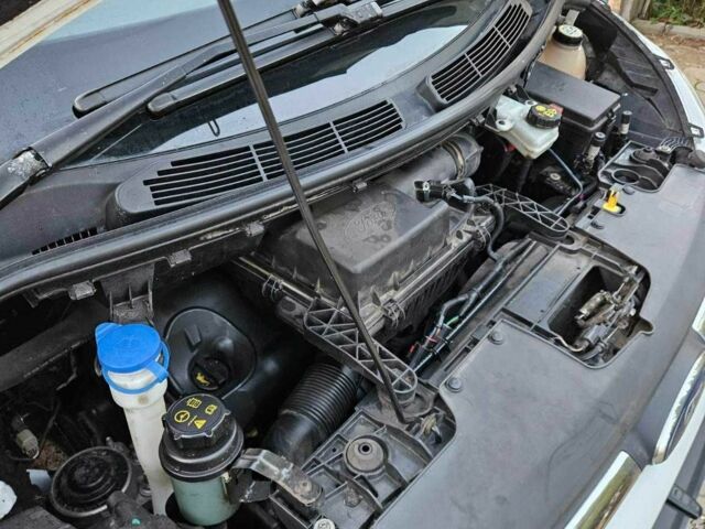 Белый Форд Транзит, объемом двигателя 2.2 л и пробегом 230 тыс. км за 14200 $, фото 8 на Automoto.ua