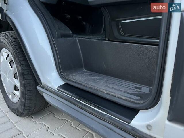 Белый Форд Транзит, объемом двигателя 2 л и пробегом 220 тыс. км за 15400 $, фото 24 на Automoto.ua