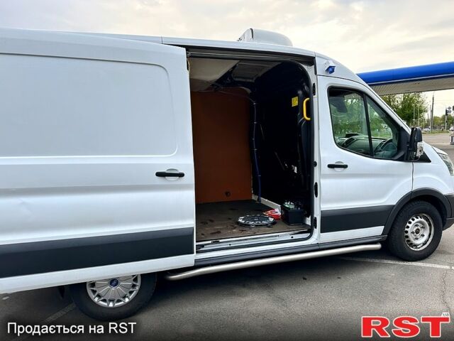 Белый Форд Транзит, объемом двигателя 2 л и пробегом 240 тыс. км за 14950 $, фото 3 на Automoto.ua