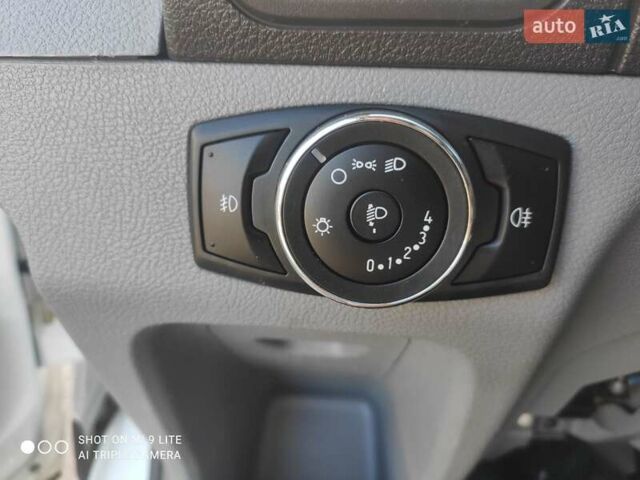 Белый Форд Транзит, объемом двигателя 2 л и пробегом 187 тыс. км за 12000 $, фото 10 на Automoto.ua