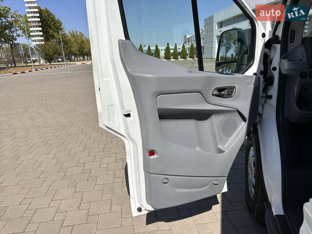 Білий Форд Транзит, об'ємом двигуна 2.2 л та пробігом 155 тис. км за 19000 $, фото 17 на Automoto.ua