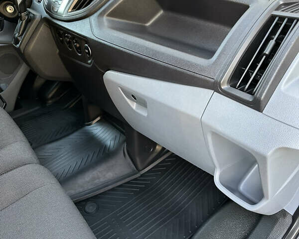 Білий Форд Транзит, об'ємом двигуна 2 л та пробігом 125 тис. км за 19600 $, фото 80 на Automoto.ua