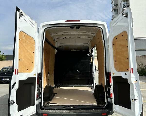 Белый Форд Транзит, объемом двигателя 2 л и пробегом 170 тыс. км за 13700 $, фото 2 на Automoto.ua