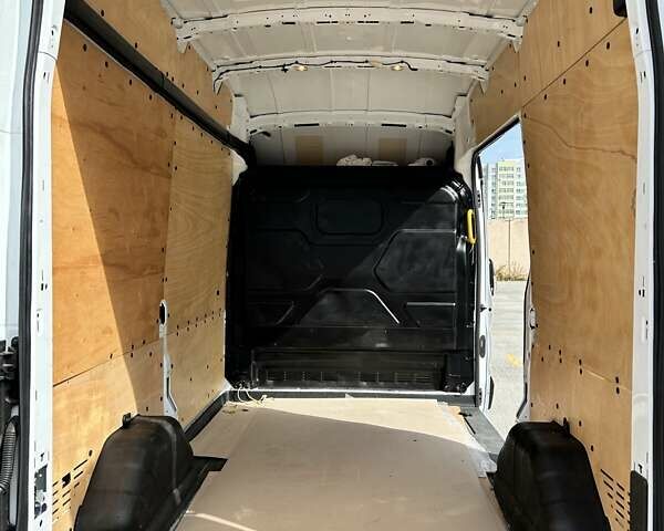 Белый Форд Транзит, объемом двигателя 2 л и пробегом 170 тыс. км за 13700 $, фото 5 на Automoto.ua