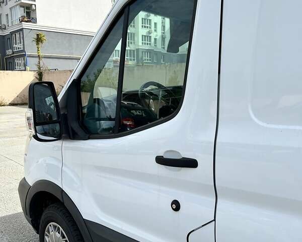 Белый Форд Транзит, объемом двигателя 2 л и пробегом 170 тыс. км за 13700 $, фото 1 на Automoto.ua
