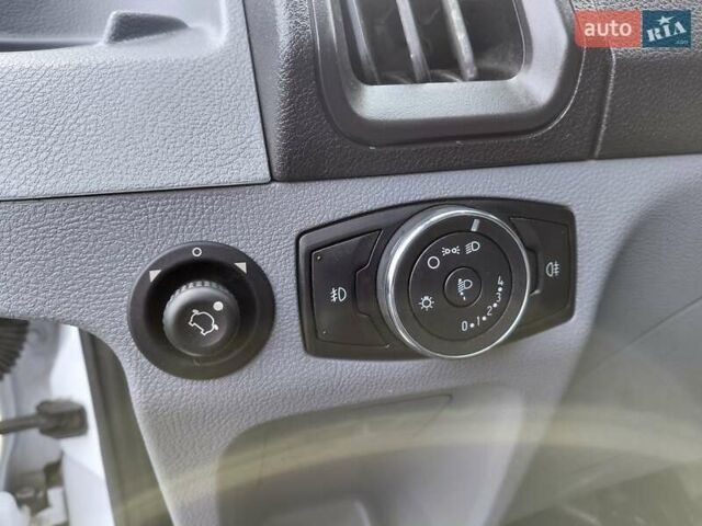 Белый Форд Транзит, объемом двигателя 2 л и пробегом 301 тыс. км за 16600 $, фото 94 на Automoto.ua