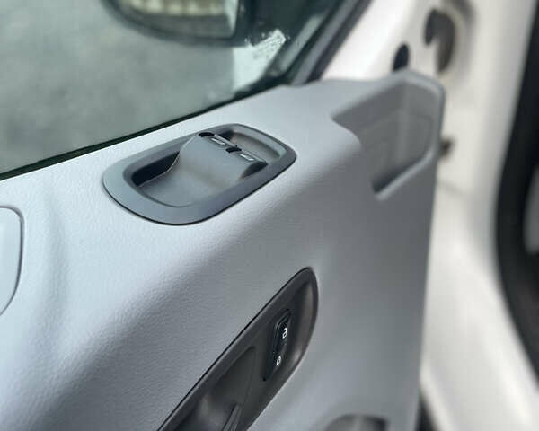 Білий Форд Транзит, об'ємом двигуна 2 л та пробігом 256 тис. км за 14500 $, фото 22 на Automoto.ua