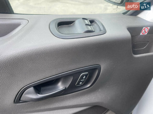 Белый Форд Транзит, объемом двигателя 2 л и пробегом 220 тыс. км за 21000 $, фото 20 на Automoto.ua