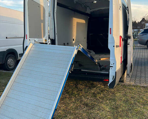 Белый Форд Транзит, объемом двигателя 2 л и пробегом 250 тыс. км за 17650 $, фото 2 на Automoto.ua