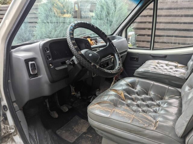 Форд Транзит 1987 в Калуше на Automoto.ua Белый Форд Транзит, объемом двигателя 2.5 л и пробегом 80 тыс. км за 2000 $, фото 4 на Automoto.ua