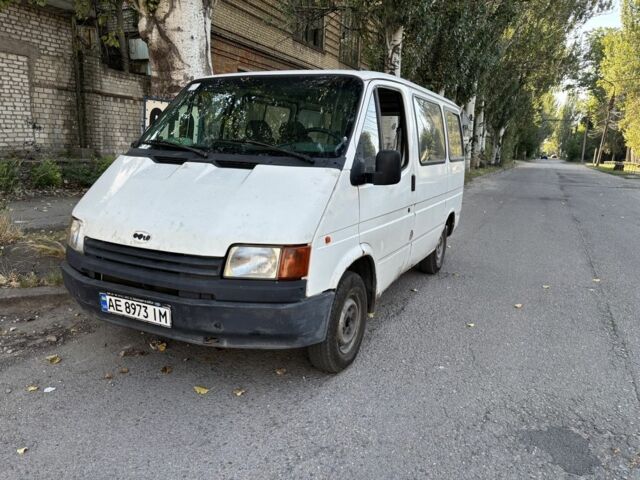 Белый Форд Транзит, объемом двигателя 2 л и пробегом 50 тыс. км за 2100 $, фото 1 на Automoto.ua