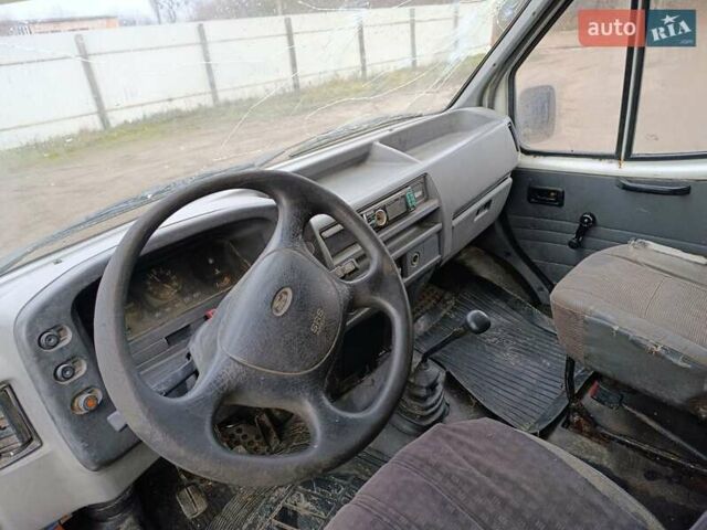 Білий Форд Транзит, об'ємом двигуна 2.5 л та пробігом 300 тис. км за 1350 $, фото 4 на Automoto.ua