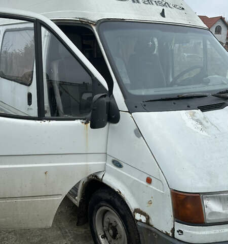 Белый Форд Транзит, объемом двигателя 2.5 л и пробегом 500 тыс. км за 2000 $, фото 1 на Automoto.ua