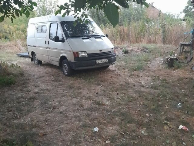 Білий Форд Транзит, об'ємом двигуна 2.5 л та пробігом 400 тис. км за 2000 $, фото 3 на Automoto.ua